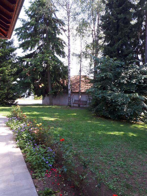 U Borovoj Sumi Apartment *